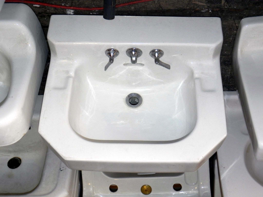 Vinthentic Oasis Bathroom Sink Shelf